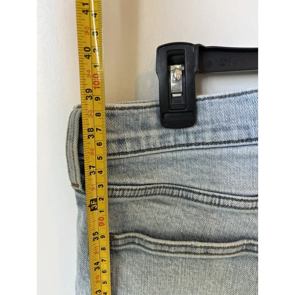 Lands End Square Rigger Mens Light wash Jeans Size 32